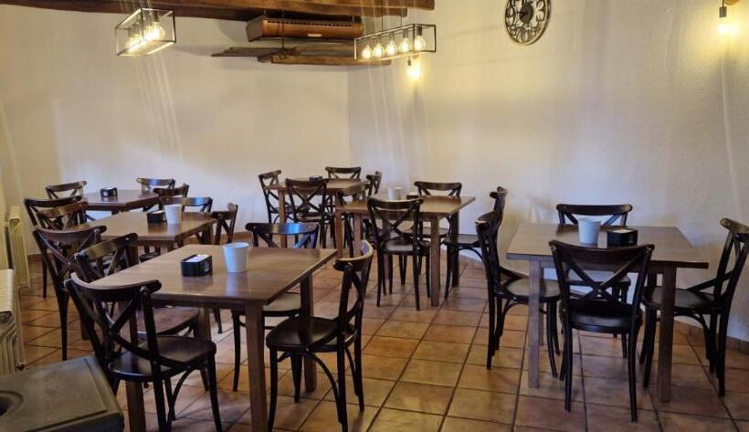 Albergue Laganares   Pilgrims Hostel