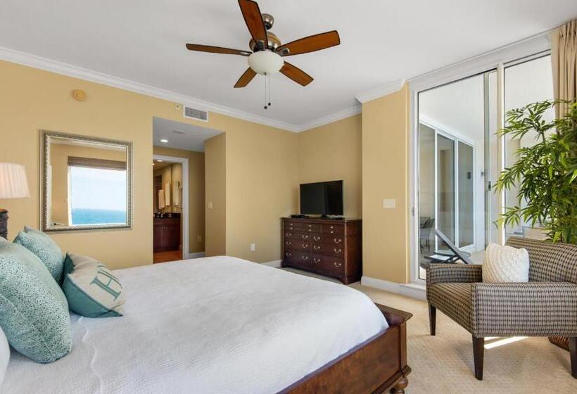 Beach Front Luxury, Amazing Views, Indigo East, 5 Stars,   2 Balconies , Guest Choice Award!