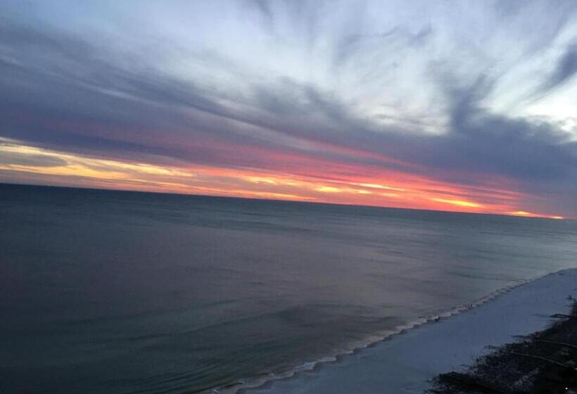 Beach Front Luxury, Amazing Views, Indigo East, 5 Stars,   2 Balconies , Guest Choice Award!