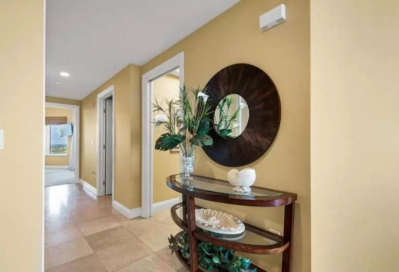 Beach Front Luxury, Amazing Views, Indigo East, 5 Stars,   2 Balconies , Guest Choice Award!