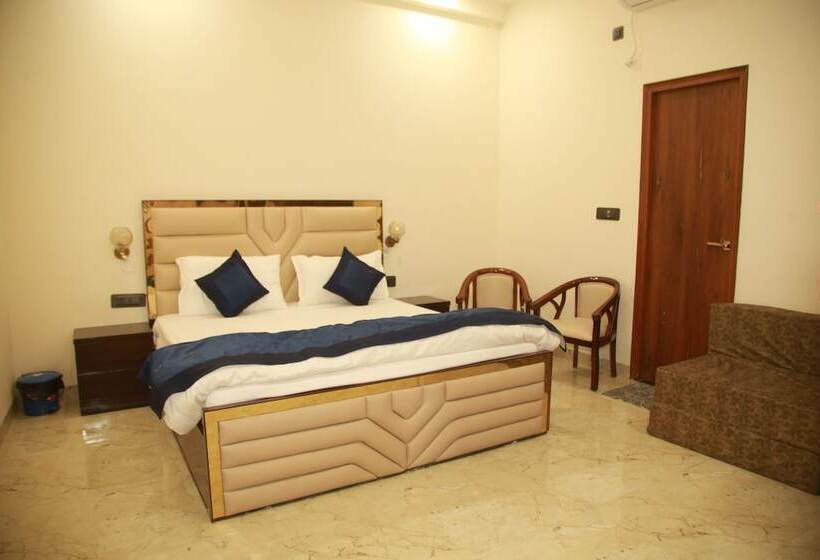 فندق Treebo Brij Kaushal, Near Prem Mandir