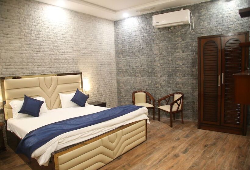 فندق Treebo Brij Kaushal, Near Prem Mandir