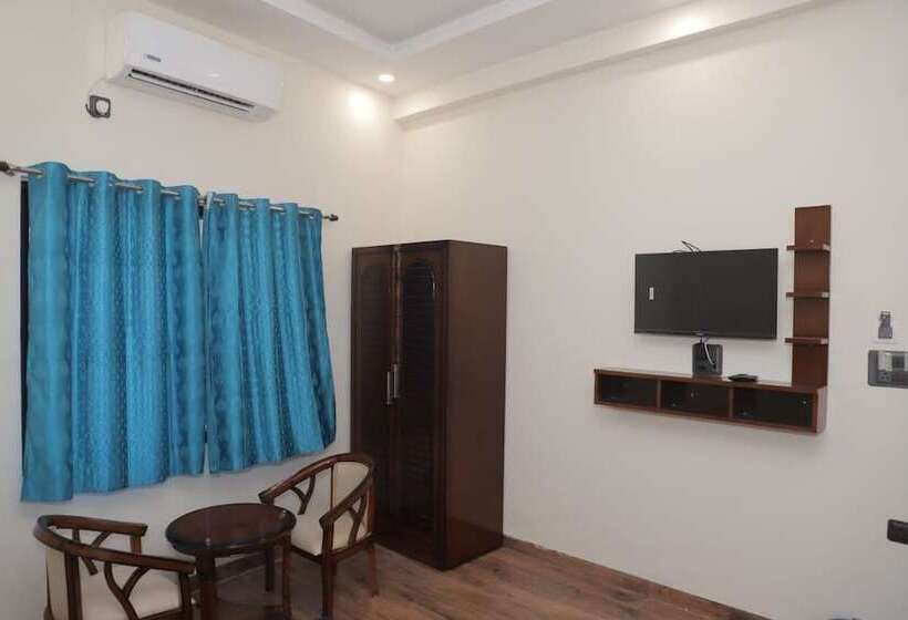 فندق Treebo Brij Kaushal, Near Prem Mandir