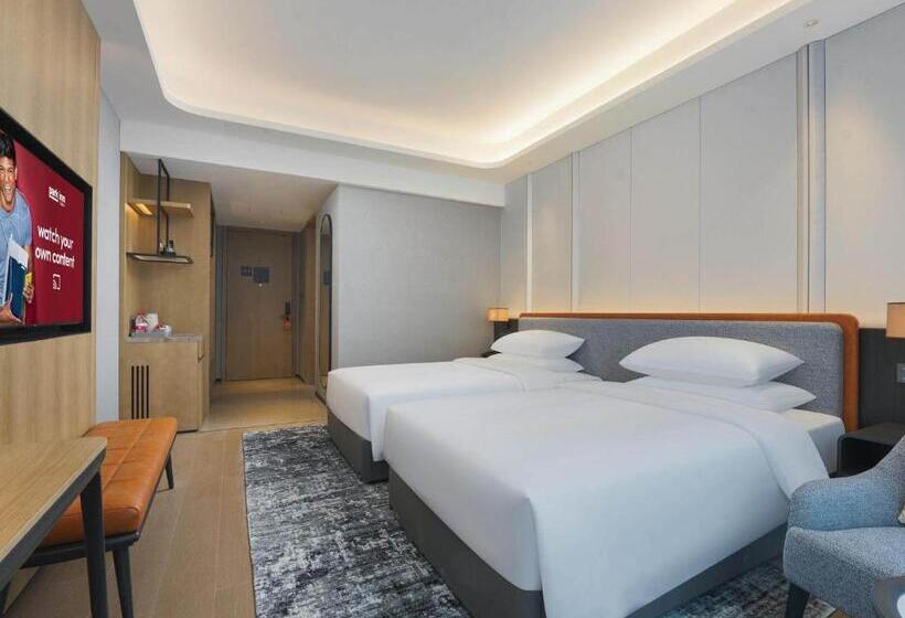 בית מלון כפרי Park Inn By Radisson Nanchong Yilong Star City Plaza