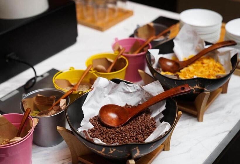 בית מלון כפרי Park Inn By Radisson Nanchong Yilong Star City Plaza