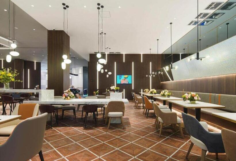 בית מלון כפרי Park Inn By Radisson Nanchong Yilong Star City Plaza