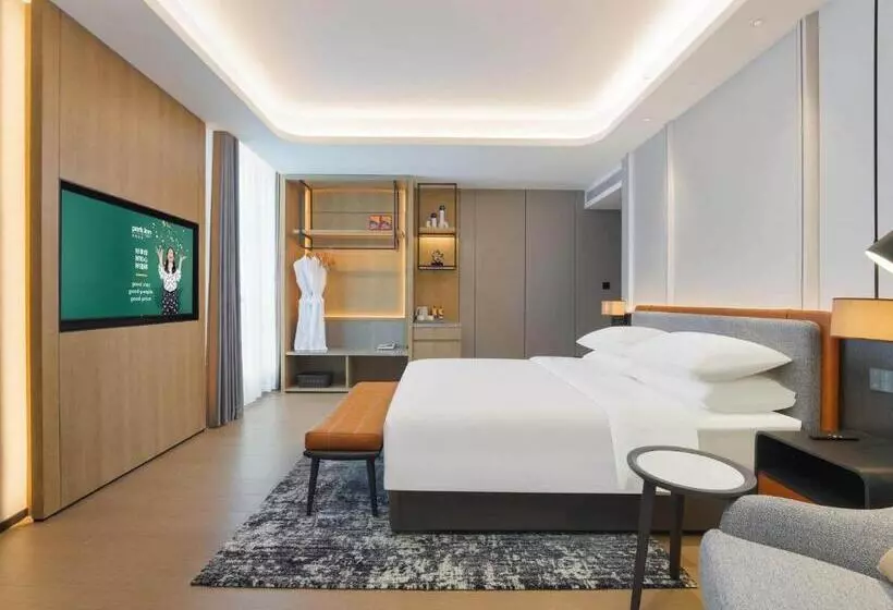 Hotelli Park Inn By Radisson Nanchong Yilong Star City Plaza