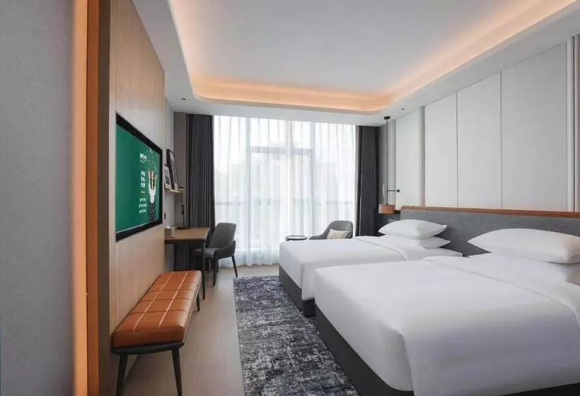 Hotelli Park Inn By Radisson Nanchong Yilong Star City Plaza