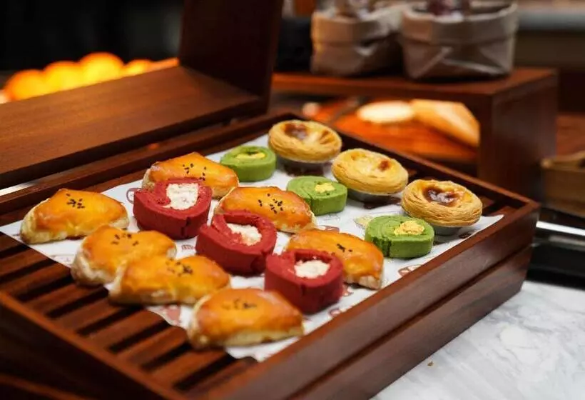 Hotelli Park Inn By Radisson Nanchong Yilong Star City Plaza