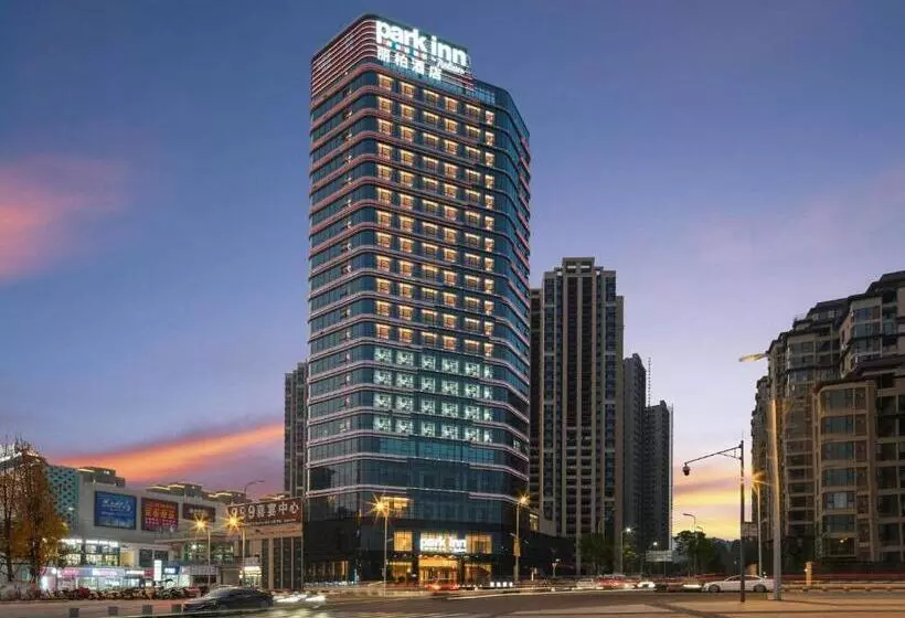 Hotelli Park Inn By Radisson Nanchong Yilong Star City Plaza