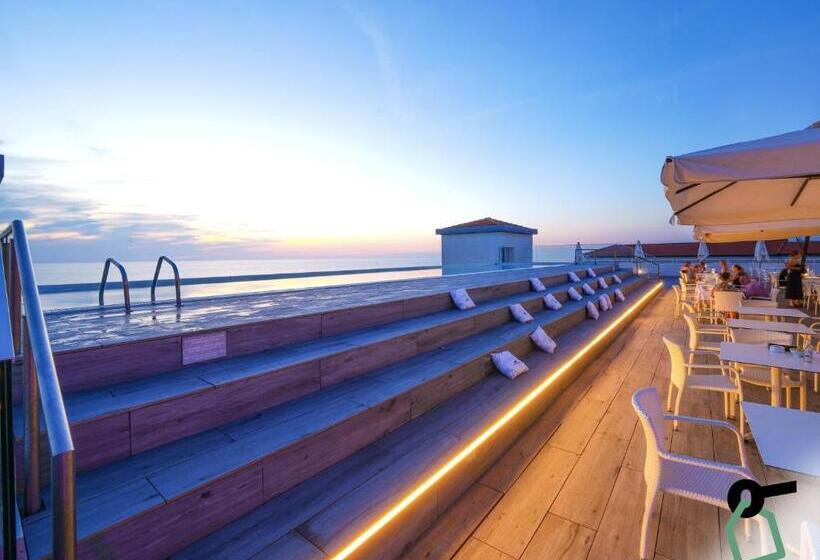 Hotiday Hotel Tirrenia