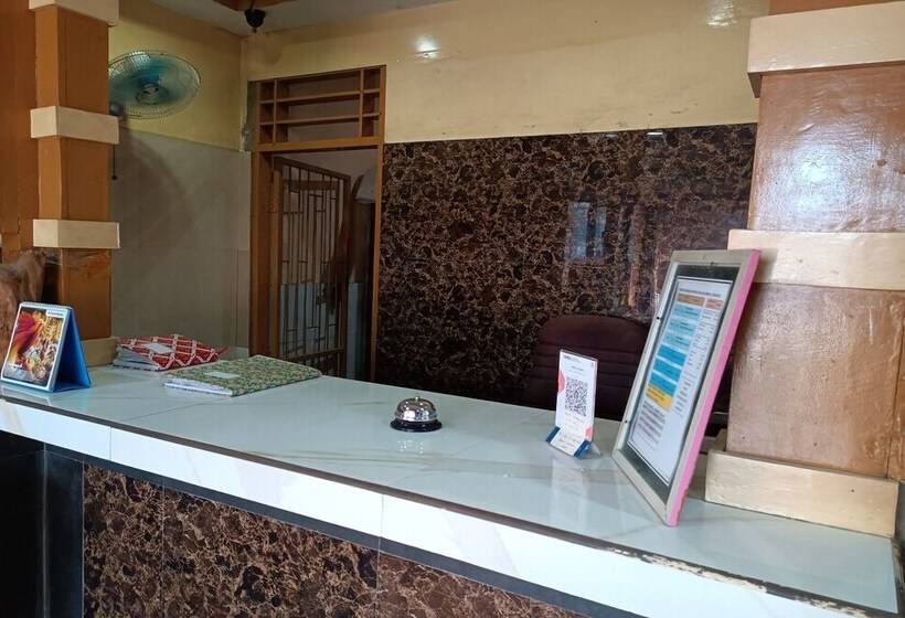 Oyo 93479 Hotel Jaguar Sentani