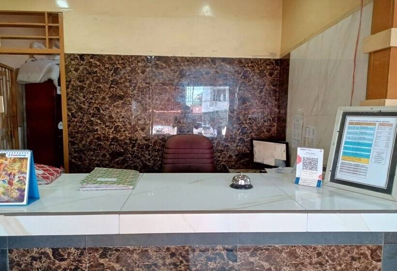 Oyo 93479 Hotel Jaguar Sentani