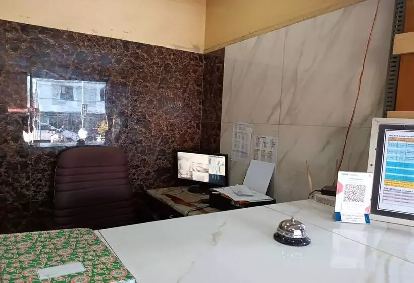 Oyo 93479 Hotel Jaguar Sentani