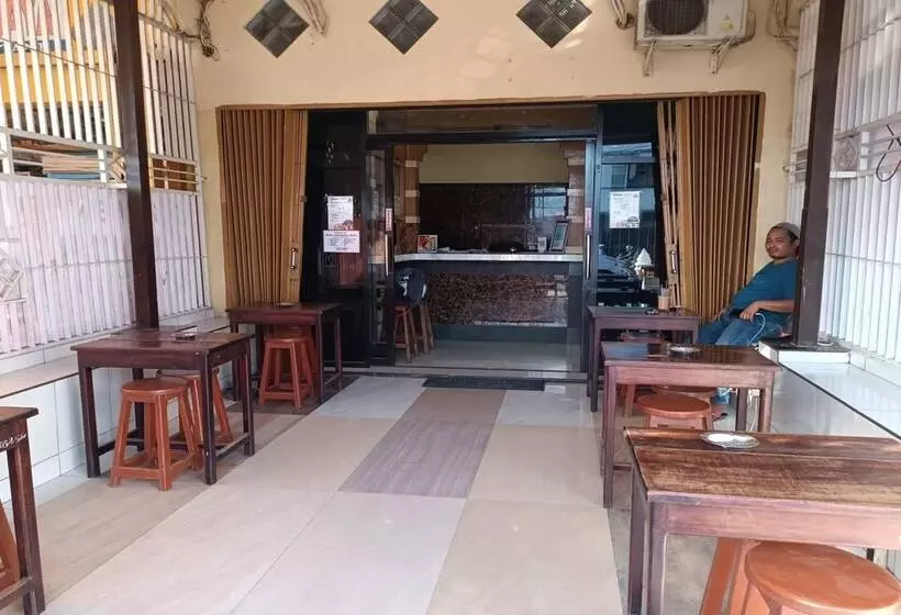 Oyo 93479 Hotel Jaguar Sentani