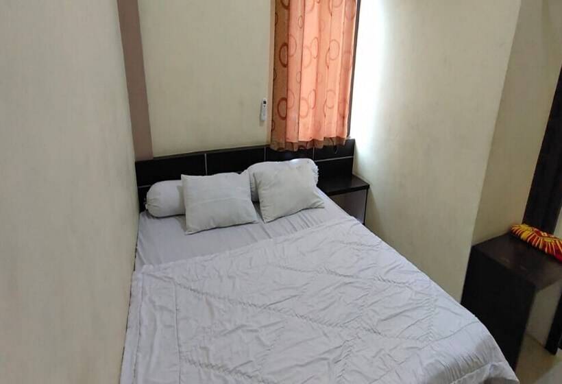 Oyo 93479 Hotel Jaguar Sentani