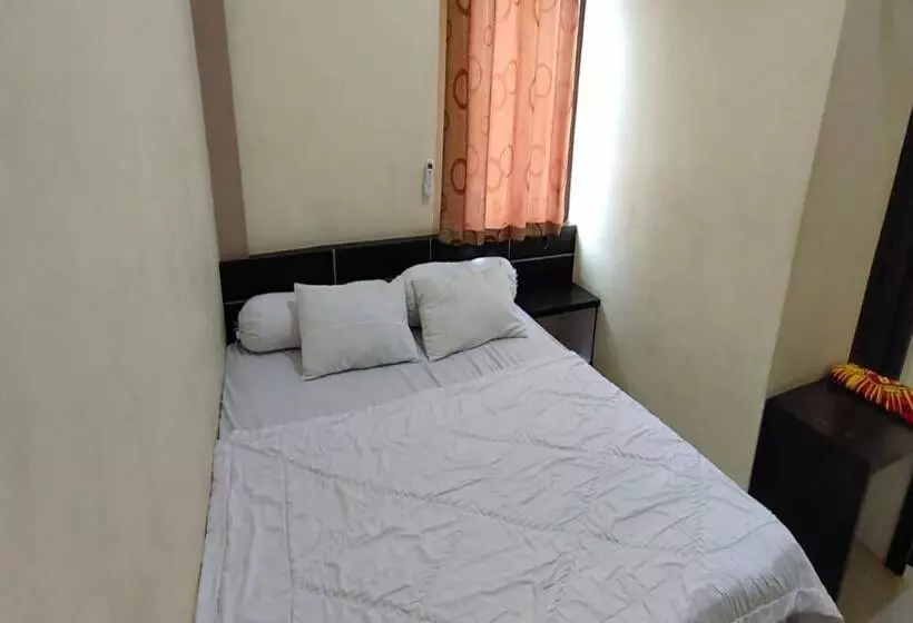 Oyo 93479 Hotel Jaguar Sentani