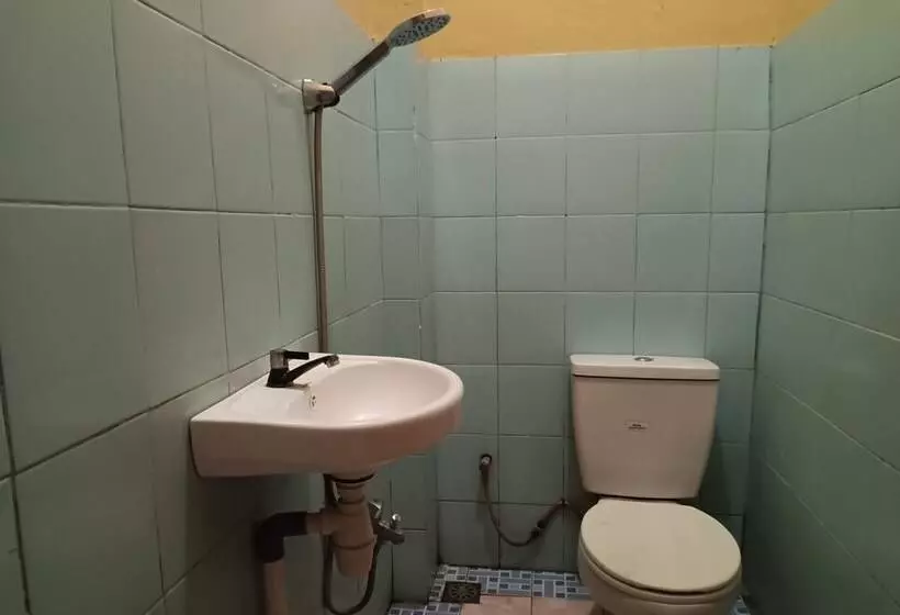 Oyo 93479 Hotel Jaguar Sentani