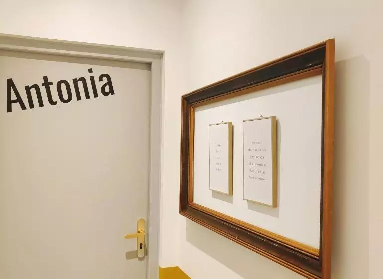 Majatalo Au Coin Du Chemin