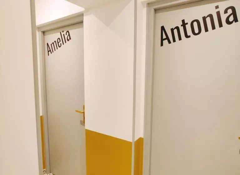 Majatalo Au Coin Du Chemin