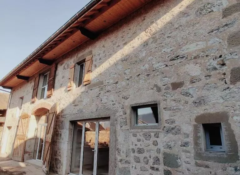 Majatalo Au Coin Du Chemin