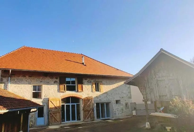 Majatalo Au Coin Du Chemin