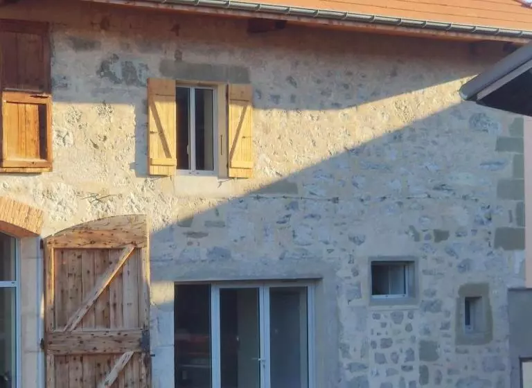 Majatalo Au Coin Du Chemin