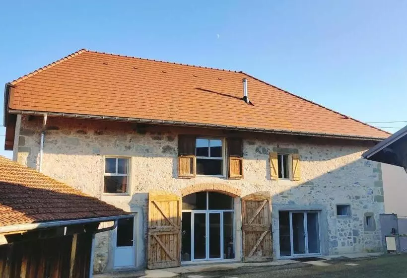 Majatalo Au Coin Du Chemin