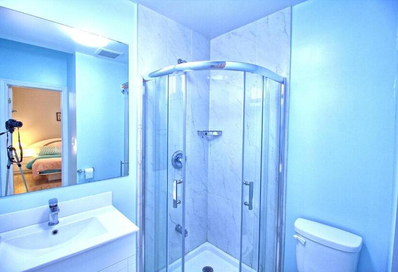 بنسيون Bright Basement & Private Bathroom, Free Parking