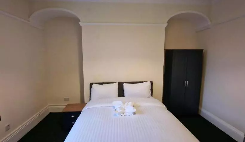 ペンション Rooms In Wakefield City Centre