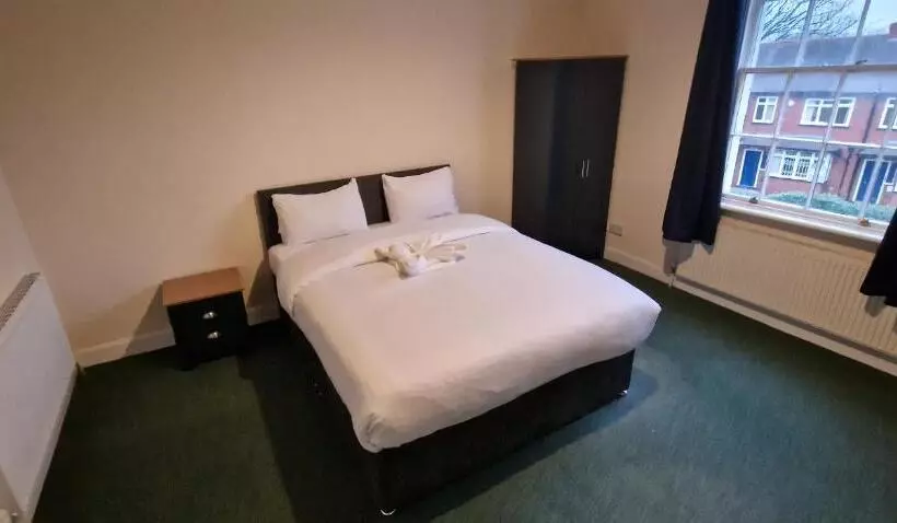 ペンション Rooms In Wakefield City Centre