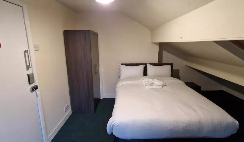 ペンション Rooms In Wakefield City Centre