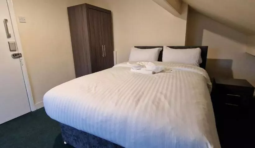 ペンション Rooms In Wakefield City Centre