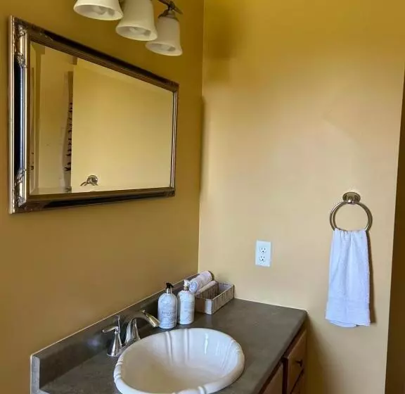 ペンション Tides Inn Guest Suites