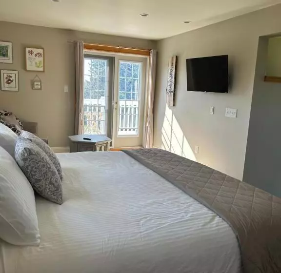 ペンション Tides Inn Guest Suites