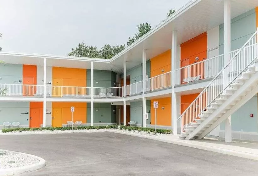 The Grove Motel