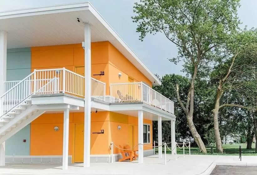 The Grove Motel