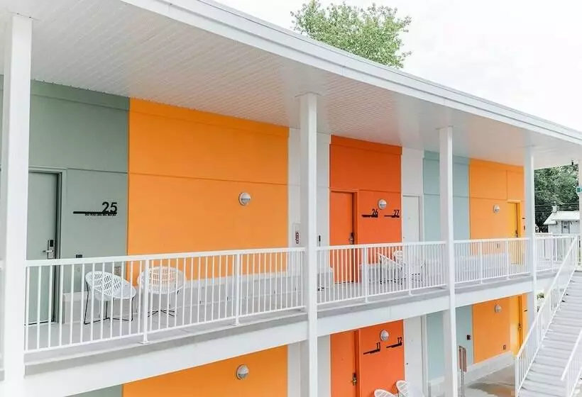 The Grove Motel
