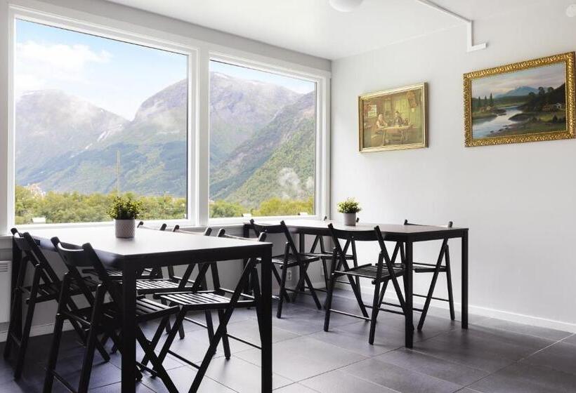 Trolltunga Hostel