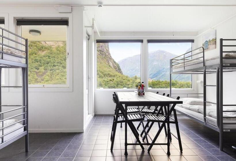 Trolltunga Hostel