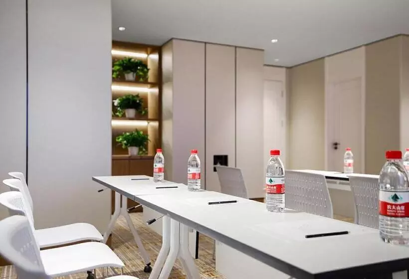 Vienna International Hotel Lanzhou Sasseur Outlets & Yellow Riverside