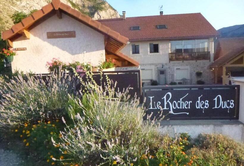 צימר Le Rocher Des Ducs, Vue Sur Montagne, Abris Voitures Et Motos