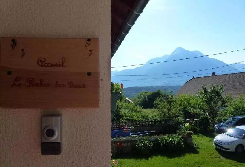 ベッドアンドブレックファースト Le Rocher Des Ducs, Vue Sur Montagne, Abris Voitures Et Motos