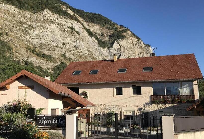 צימר Le Rocher Des Ducs, Vue Sur Montagne, Abris Voitures Et Motos