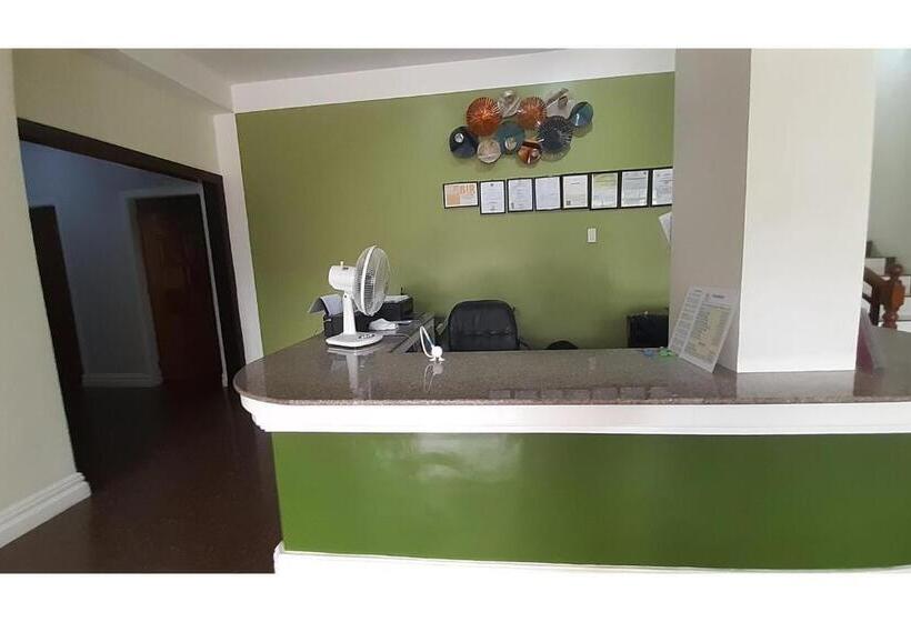 בית מלון כפרי Adelaida Pensionne