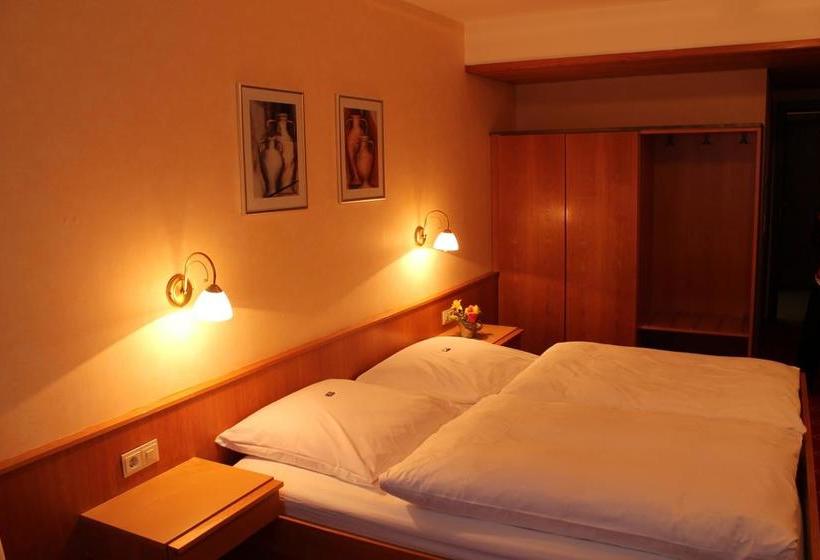 Hotelli Gasthof Zum Hirschen