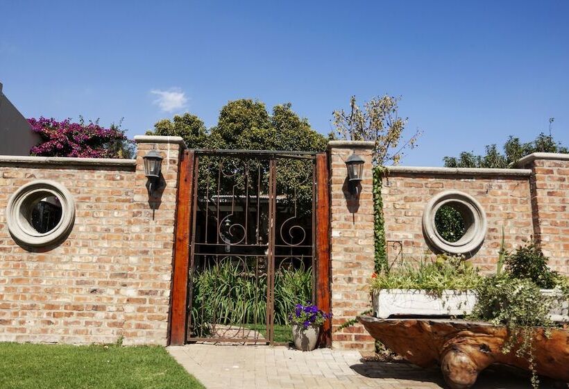 بنسيون Town And Country Mpumalanga