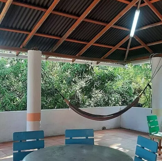 ベッドアンドブレックファースト Tropical House Club Bnb & Events