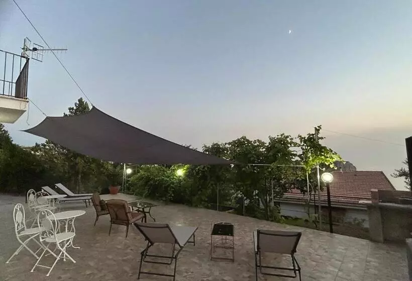 تختخواب و صبحانه Villa Loren