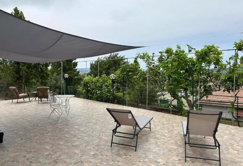تختخواب و صبحانه Villa Loren